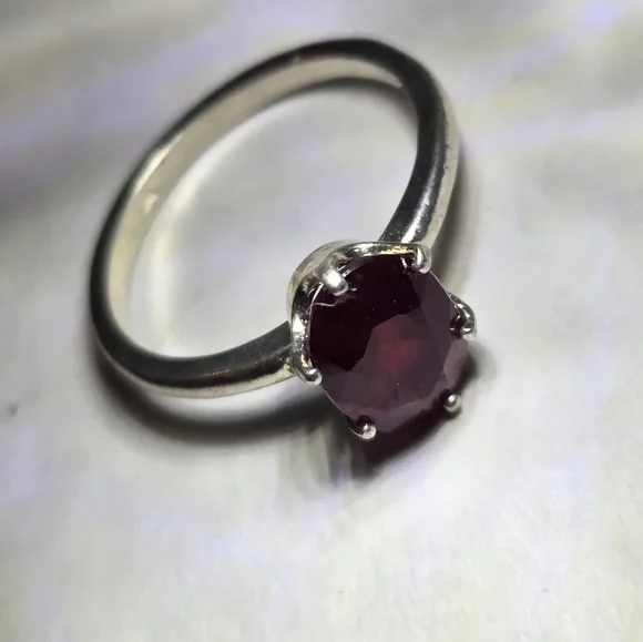 Ruby oval ring